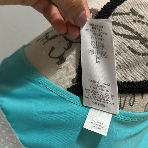 Like new women’s Patagonia sport bra, turquoise color size Xl in great condition - Picture 7 of 9